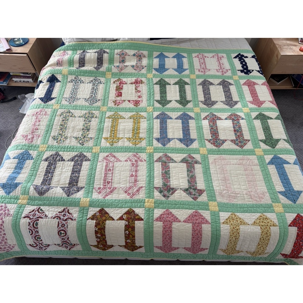 Vintage Hand Quilted Double Arrow Pattern Quilt 78x86 Feedsack c.1940s